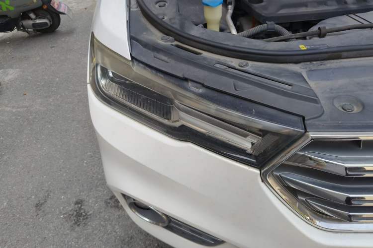 Used Haval H6 2017 Blue Label 2.0T Automatic Two-Wheel Drive Leading Model Right Front Headlight