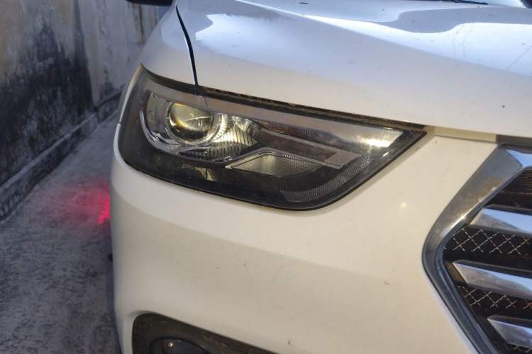 Used Haval H6 2017 Blue Label Sport Edition 1.5T Manual Two-Wheel Drive Elite Model Right Front Headlight