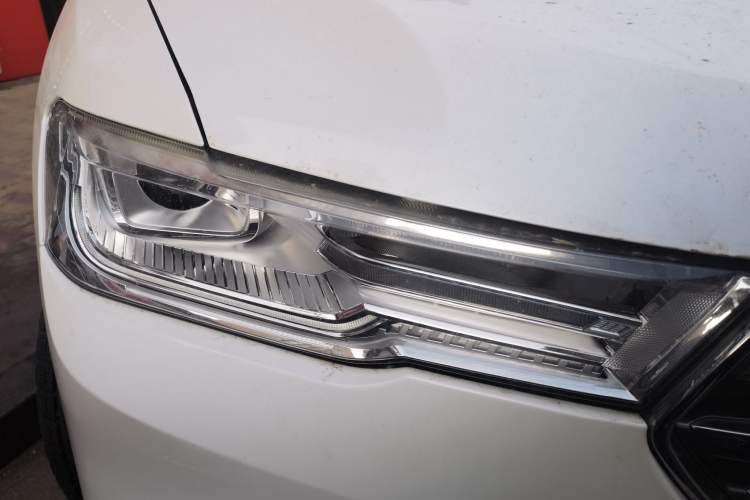 Used Haval H6 2017 Blue Label 2.0T Automatic Two-Wheel Drive Smart Edition Right Front Headlight
