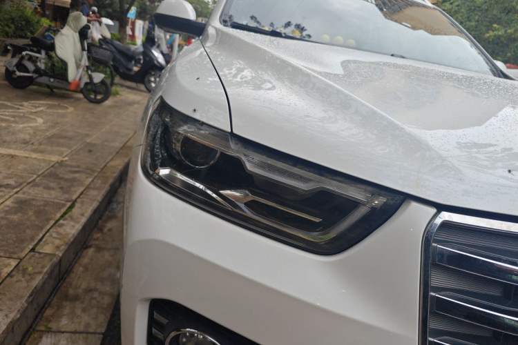 Used Haval H6 2017 Red Label 2.0T Automatic Two-Wheel Drive ZhiShang Model Right Front Headlight