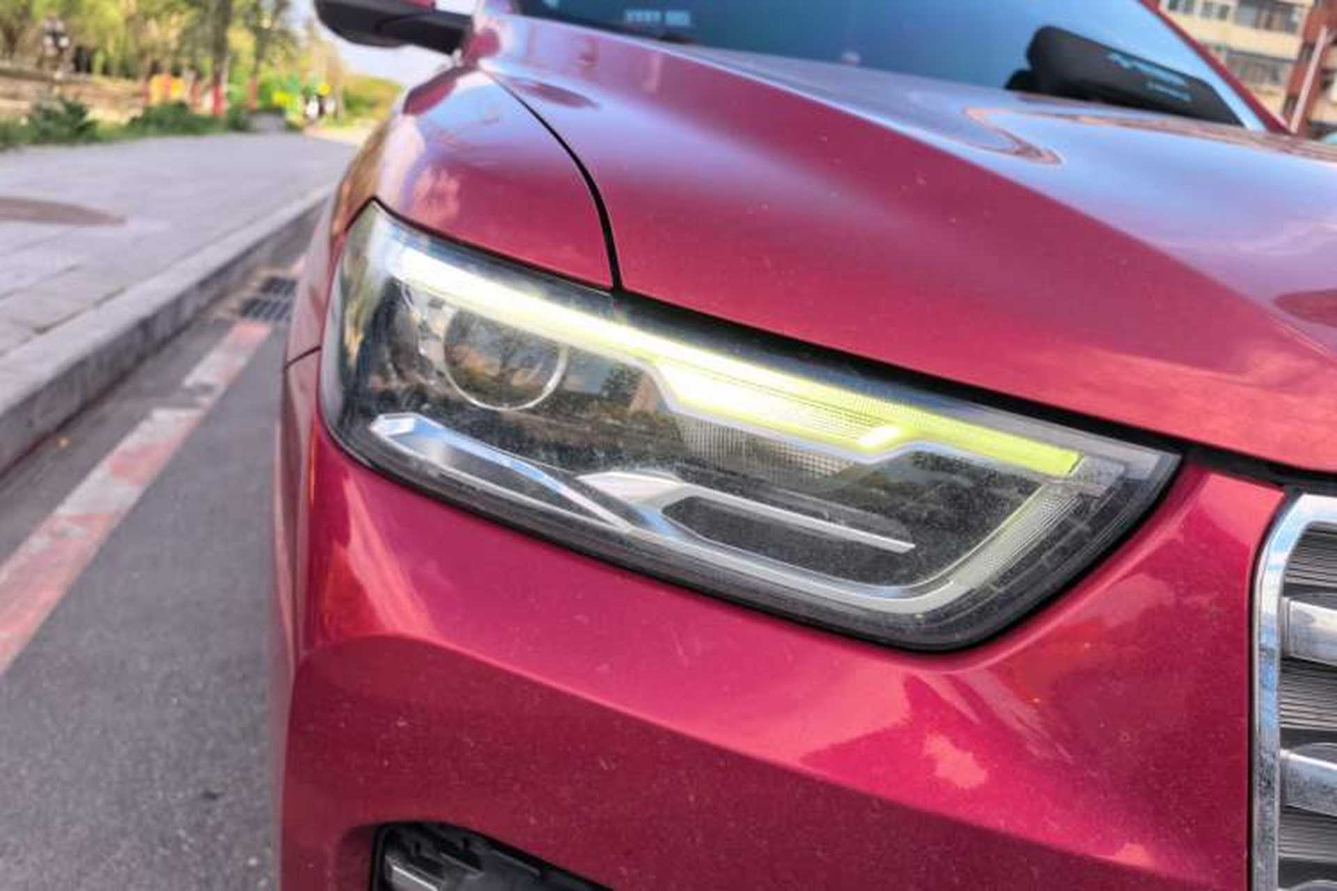 Used Haval H6 2017 Red Label 2.0T Automatic Two-Wheel Drive ZhiShang Model Right Front Headlight