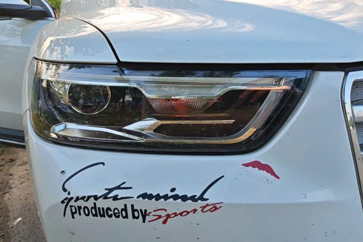Used Haval H6 2017 Red Label 2.0T Automatic Two-Wheel Drive ZhiShang Model Right Front Headlight