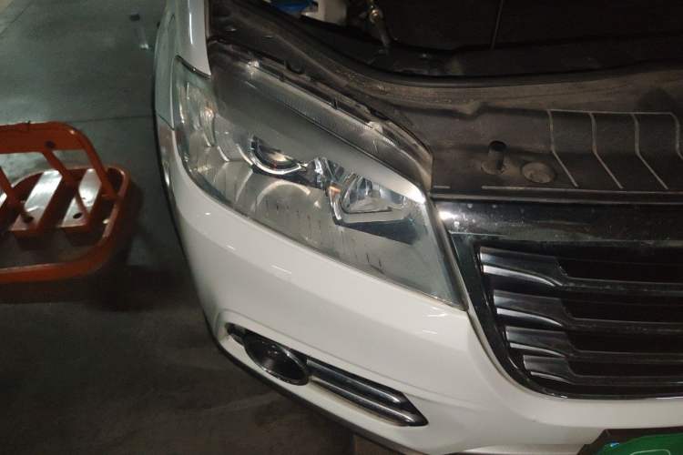 Used Haval H6 2017 Red-Label Sport Edition 1.5T Automatic Two-Wheel Drive Luxury Model Right Front Headlight