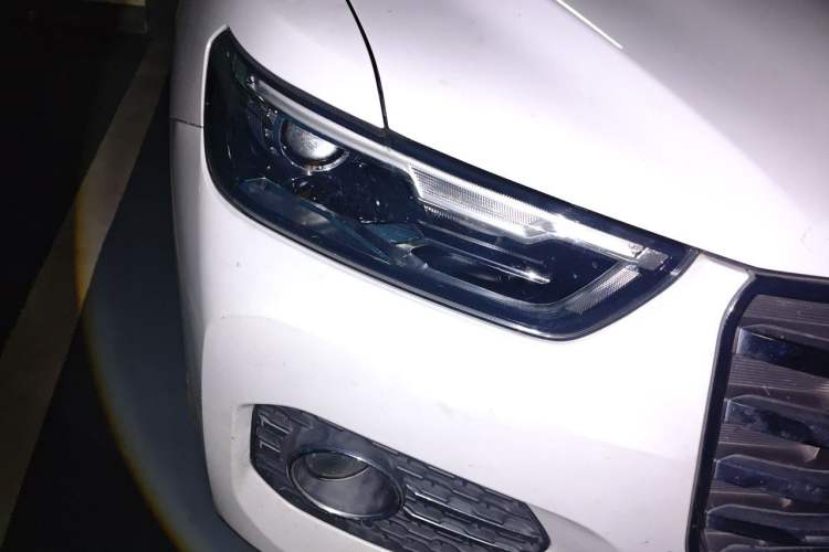 Used Haval H6 2017 Red-Label 1.3T Automatic Two-Wheel Drive ZhiShang Model Right Front Headlight