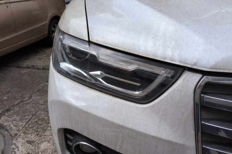 Used Haval H6 2017 Red-Label 1.5T Automatic Two-Wheel Drive Luxury Model Right Front Headlight