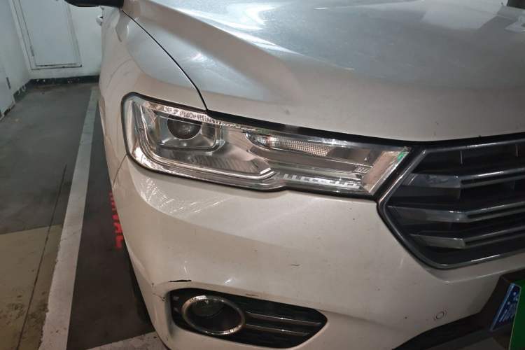 Used Haval H6 2017 Blue Label 1.5T Automatic Two-Wheel Drive ZhiShang Model Right Front Headlight