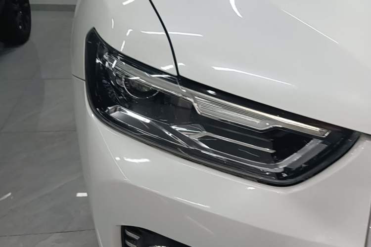 Used Haval H6 2017 Red-Label 1.5T Automatic Two-Wheel Drive Smart Edition Right Front Headlight