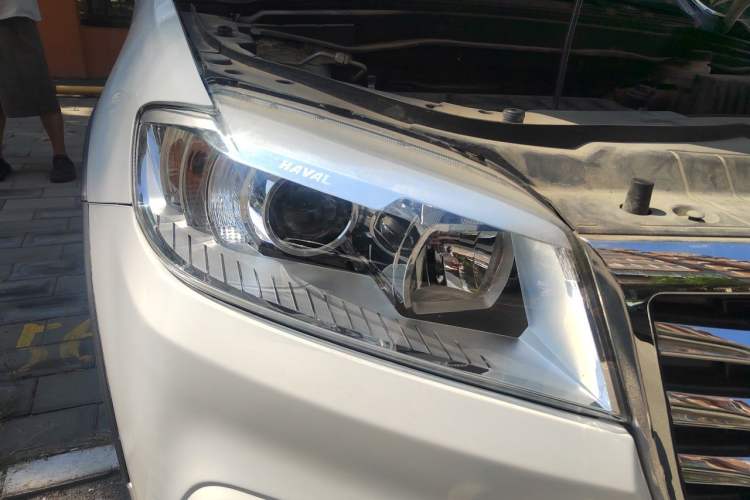 Used Haval H6 2017 Red-Label Sport Edition 1.5T Automatic Two-Wheel Drive Luxury Model Right Front Headlight