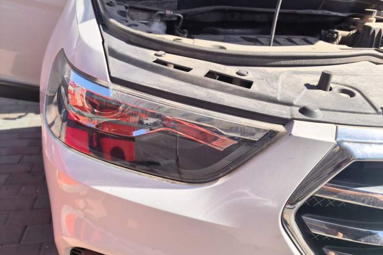 Used Haval H6 2017 Blue Label Sport Edition 1.5T Automatic Two-Wheel Drive Luxury Model Right Front Headlight