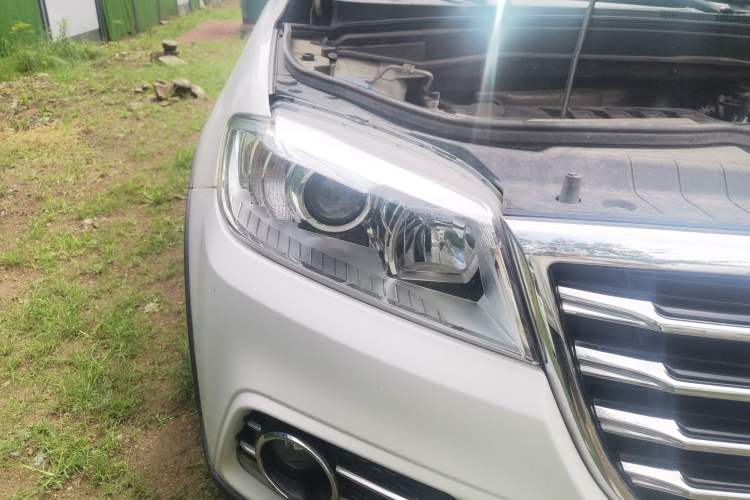 Used Haval H6 2017 Red-Label Sport Edition 1.5T Automatic Two-Wheel Drive Luxury Model Right Front Headlight