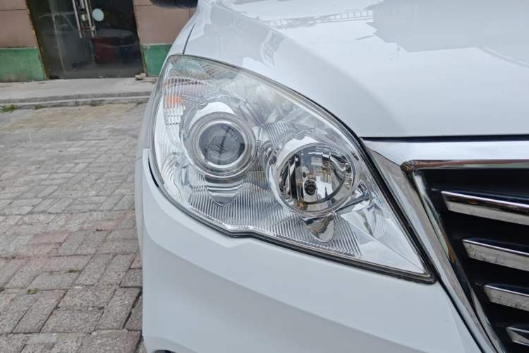 Used Haval H6 2017 Classic Edition 1.5T Automatic Two-Wheel Drive Urban Model Right Front Headlight