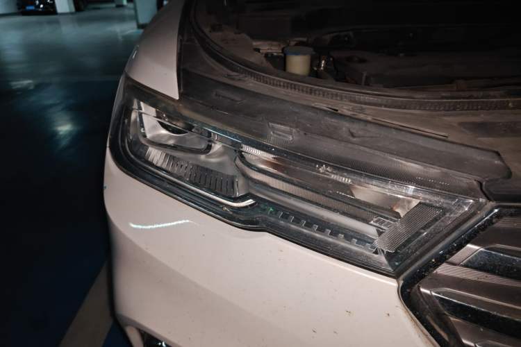 Used Haval H6 2017 Blue Label 2.0T Automatic Two-Wheel Drive Smart Edition Right Front Headlight