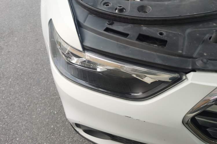 Used Haval H6 2017 Revised Blue-Label Sport Version 1.5T Automatic Two-Wheel Drive Luxury Trim Right Front Headlight