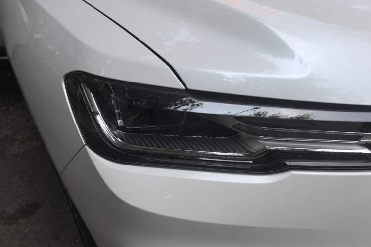 Used Haval H6 2017 Blue Label 2.0T Automatic Two-Wheel Drive Leading Model Right Front Headlight