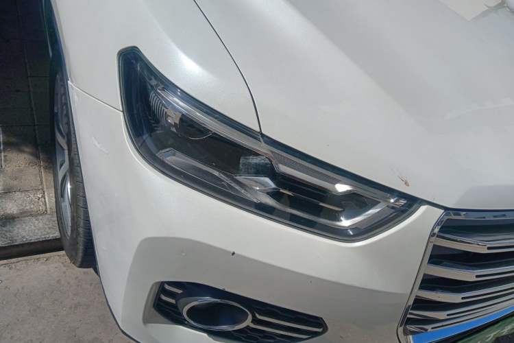 Used Haval H6 2017 Red-Label 1.5T Automatic Two-Wheel Drive Smart Edition Right Front Headlight