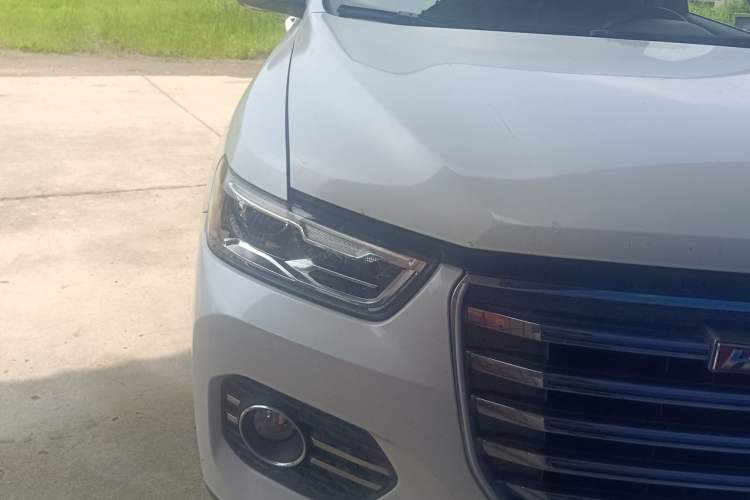 Used Haval H6 2017 Red Label 2.0T Automatic Two-Wheel Drive ZhiShang Model Right Front Headlight