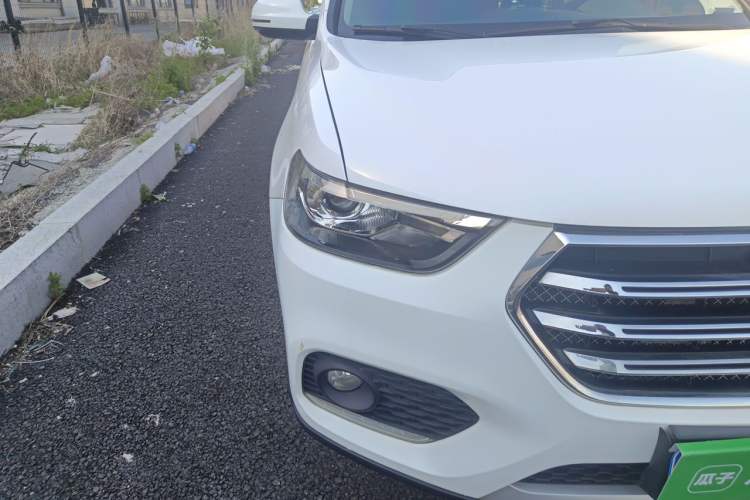 Used Haval H6 2017 Blue Label Sport Edition 1.5T Automatic Two-Wheel Drive Luxury Model Right Front Headlight