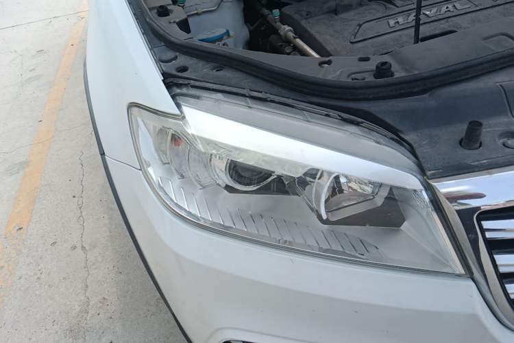 Used Haval H6 2017 Red-Label Sport Edition 1.5T Automatic Two-Wheel Drive Luxury Model Right Front Headlight