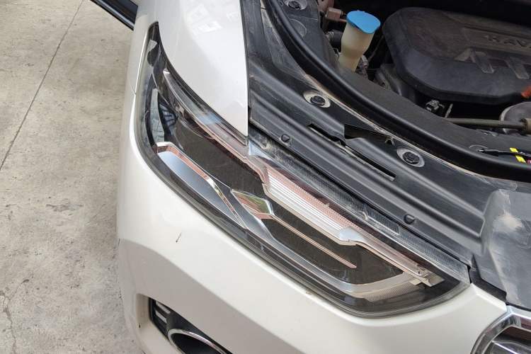 Used Haval H6 2017 Red-Label 1.3T Automatic Two-Wheel Drive ZhiShang Model Right Front Headlight