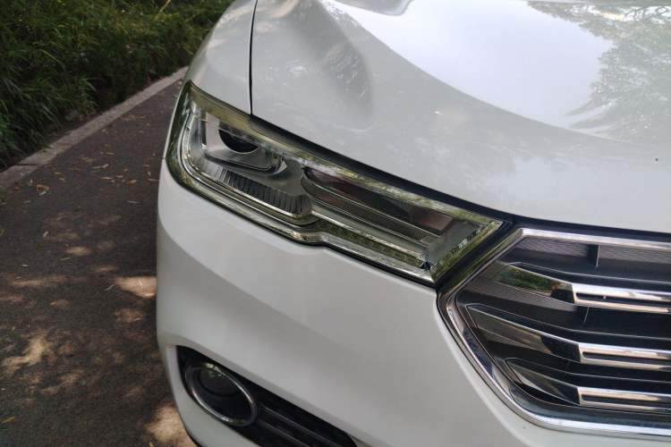 Used Haval H6 2017 Blue Label 2.0T Automatic Two-Wheel Drive Smart Edition Right Front Headlight