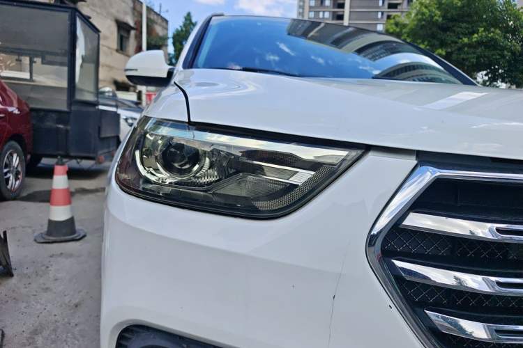 Used Haval H6 2017 Blue Label Sport Edition 1.5T Automatic Two-Wheel Drive Luxury Model Right Front Headlight