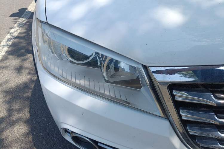 Used Haval H6 2017 Red-Label Sport Edition 1.5T Automatic Two-Wheel Drive Luxury Model Right Front Headlight