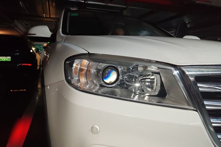 Used Haval H6 2017 Red-Label Sport Edition 1.5T Automatic Two-Wheel Drive Luxury Model Right Front Headlight