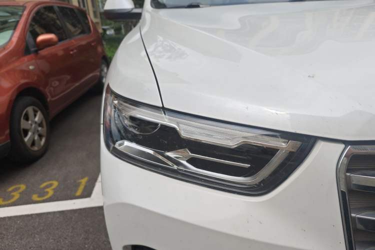 Used Haval H6 2017 Red Label 2.0T Automatic Two-Wheel Drive ZhiShang Model Right Front Headlight
