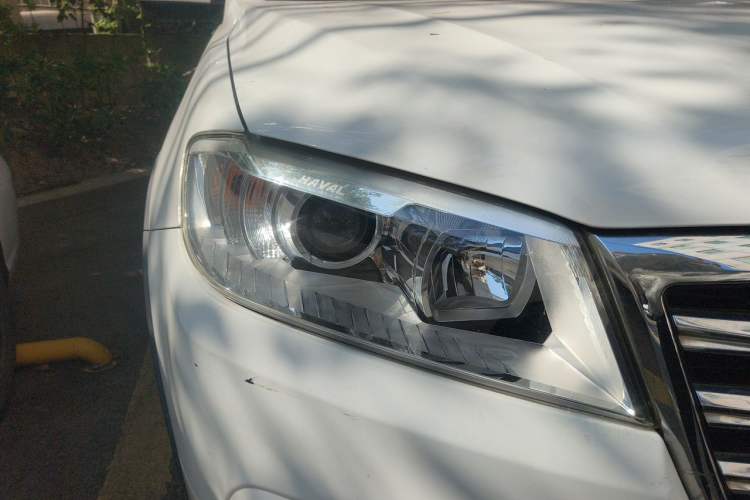 Used Haval H6 2017 Red-Label Sport Edition 1.5T Automatic Two-Wheel Drive Luxury Model Right Front Headlight
