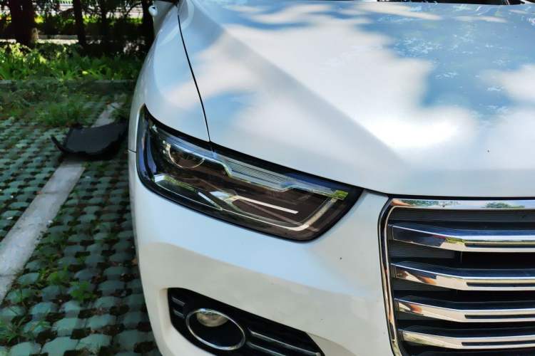 Used Haval H6 2017 Red-Label 1.3T Automatic Two-Wheel Drive ZhiShang Model Right Front Headlight