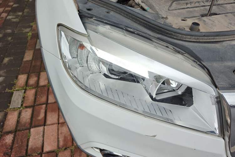 Used Haval H6 2017 Red-Label Sport Edition 1.5T Automatic Two-Wheel Drive Luxury Model Right Front Headlight