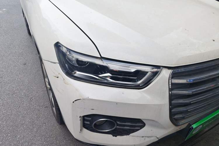 Used Haval H6 2017 Red Label 2.0T Automatic Two-Wheel Drive ZhiShang Model Right Front Headlight