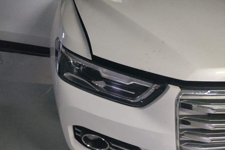 Used Haval H6 2017 Red Label 2.0T Automatic Two-Wheel Drive ZhiShang Model Right Front Headlight