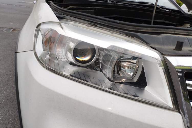 Used Haval H6 2017 Classic Edition 1.5T Manual Two-Wheel Drive Elite Model Right Front Headlight