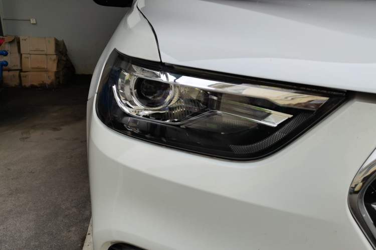 Used Haval H6 2017 Blue Label Sport Edition 1.5T Manual Two-Wheel Drive Elite Model Right Front Headlight
