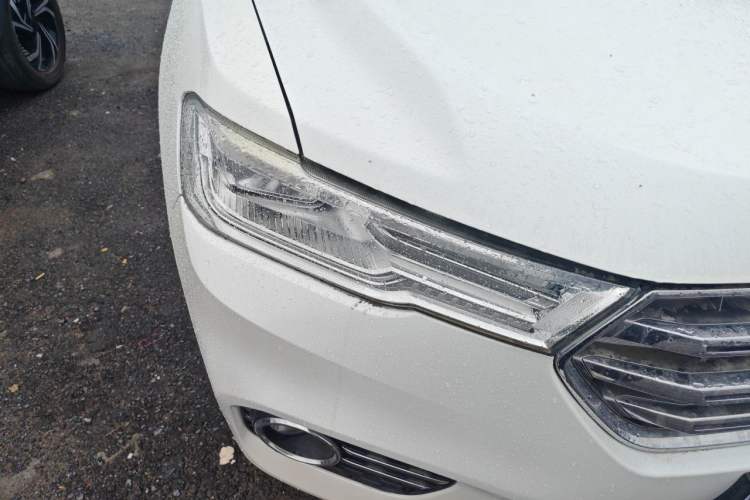 Used Haval H6 2017 Blue Label 2.0T Automatic Two-Wheel Drive Smart Edition Right Front Headlight