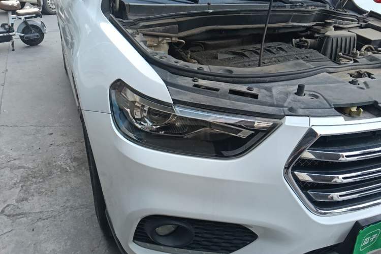 Used Haval H6 2017 Blue Label Sport Edition 1.5T Automatic Two-Wheel Drive Luxury Model Right Front Headlight