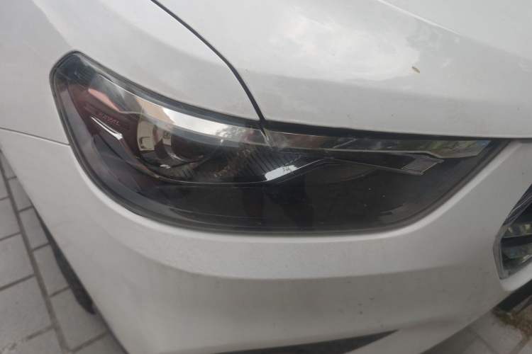 Used Haval H6 2017 Revised Red-Label Sport Version 1.5T Automatic Two-Wheel Drive Premium Edition Right Front Headlight