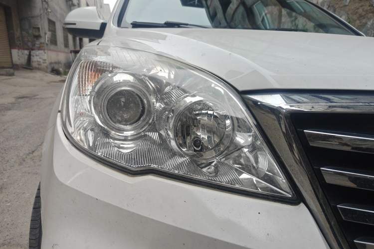 Used Haval H6 2017 Classic Edition 1.5T Automatic Two-Wheel Drive Elite Model Right Front Headlight