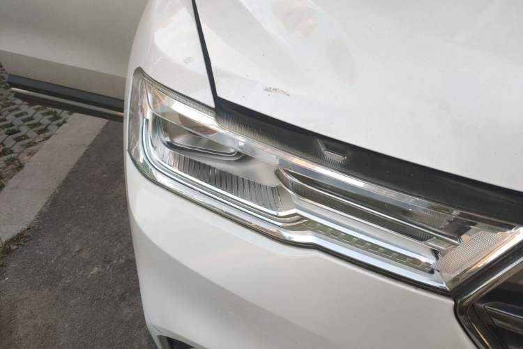 Used Haval H6 2017 Blue Label 2.0T Automatic Two-Wheel Drive Smart Edition Right Front Headlight