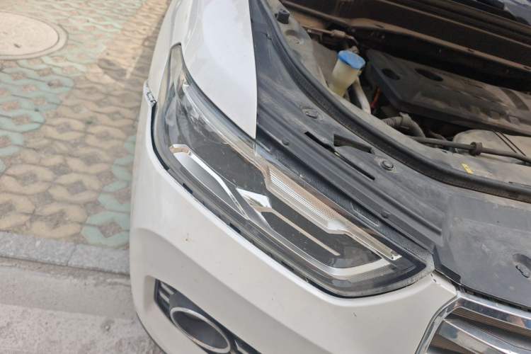 Used Haval H6 2017 Red Label 2.0T Automatic Two-Wheel Drive ZhiShang Model Right Front Headlight