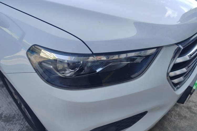 Used Haval H6 2017 Blue Label Sport Edition 1.5T Automatic Two-Wheel Drive Luxury Model Right Front Headlight