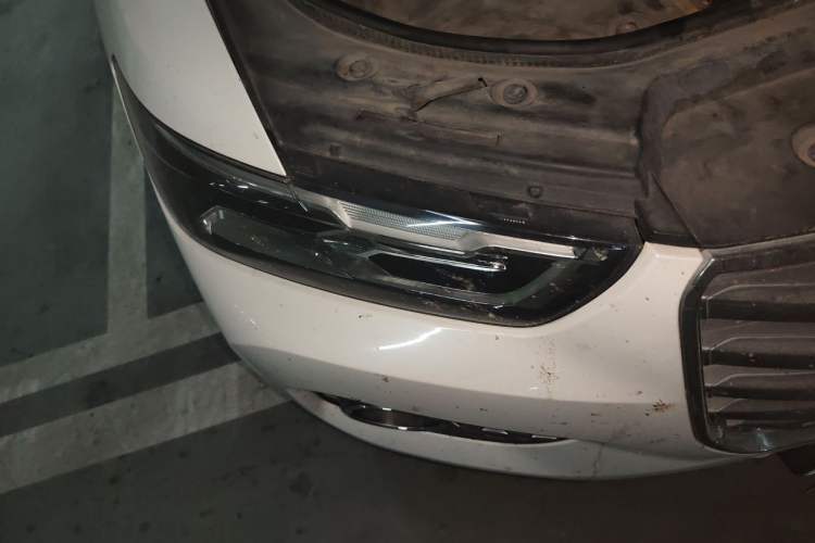 Used Haval H6 2017 Red Label 2.0T Automatic Two-Wheel Drive ZhiShang Model Right Front Headlight