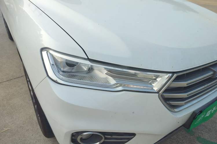 Used Haval H6 2017 Blue Label 2.0T Automatic Two-Wheel Drive Smart Edition Right Front Headlight