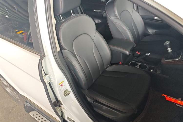 Used Haval H6 2017 Red-Label Sport Edition 1.5T Manual Two-Wheel Drive Elite Model Right Front Seat