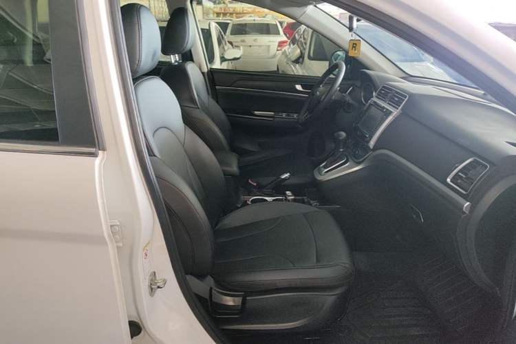 Used Haval H6 2017 Red-Label Sport Edition 1.5T Automatic Two-Wheel Drive Luxury Model Right Front Seat