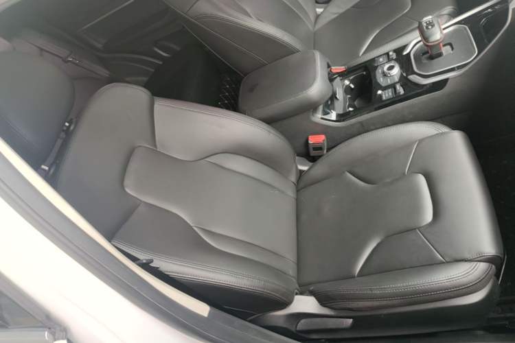 Used Haval H6 2017 Red Label 2.0T Automatic Two-Wheel Drive ZhiShang Model Right Front Seat