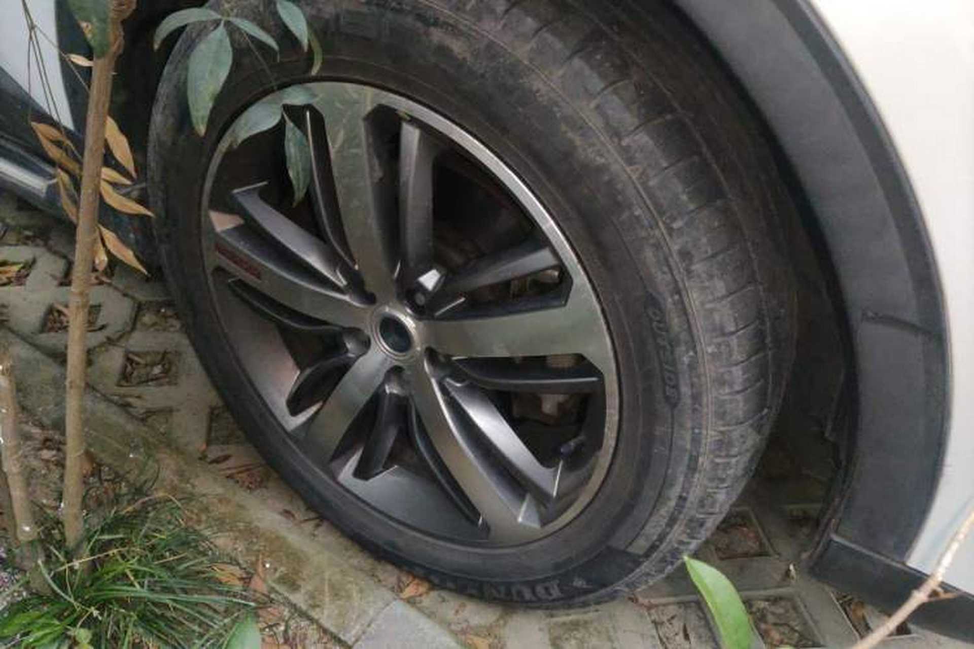 Used Haval H6 2017 Red Label 2.0T Automatic Two-Wheel Drive ZhiShang Model Right Front Wheel Hub