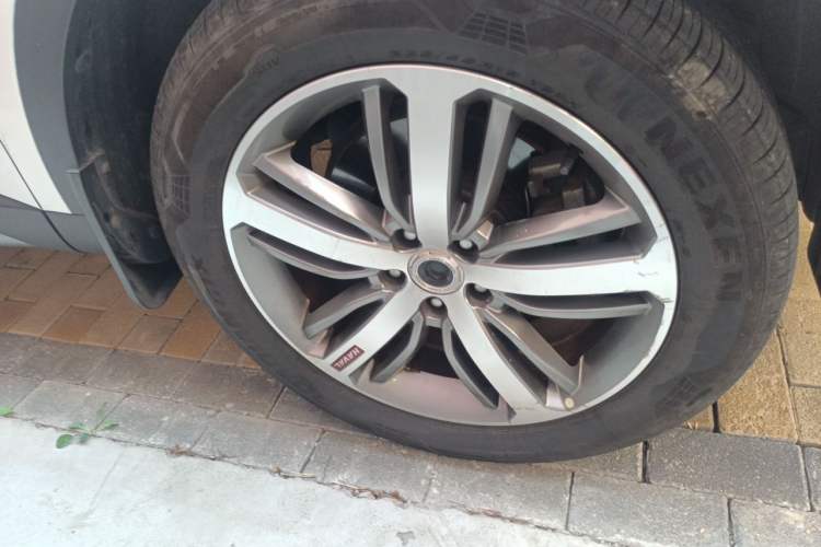 Used Haval H6 2017 Red Label 2.0T Automatic Two-Wheel Drive ZhiShang Model Right Front Wheel Hub