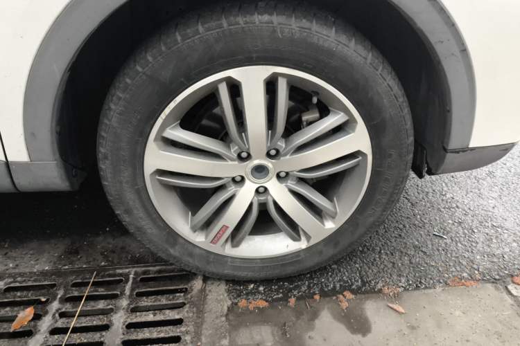 Used Haval H6 2017 Red Label 2.0T Automatic Two-Wheel Drive ZhiShang Model Right Front Wheel Hub